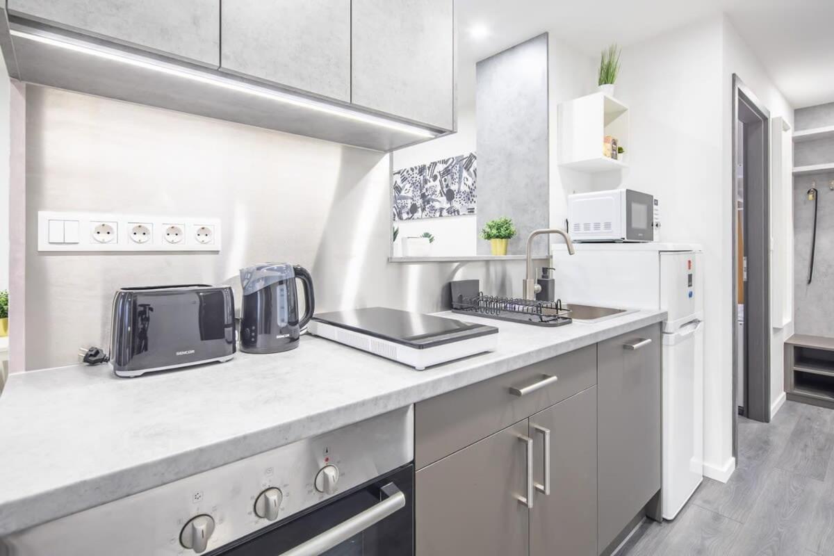 Easy Parking - New - Comfy Apartment